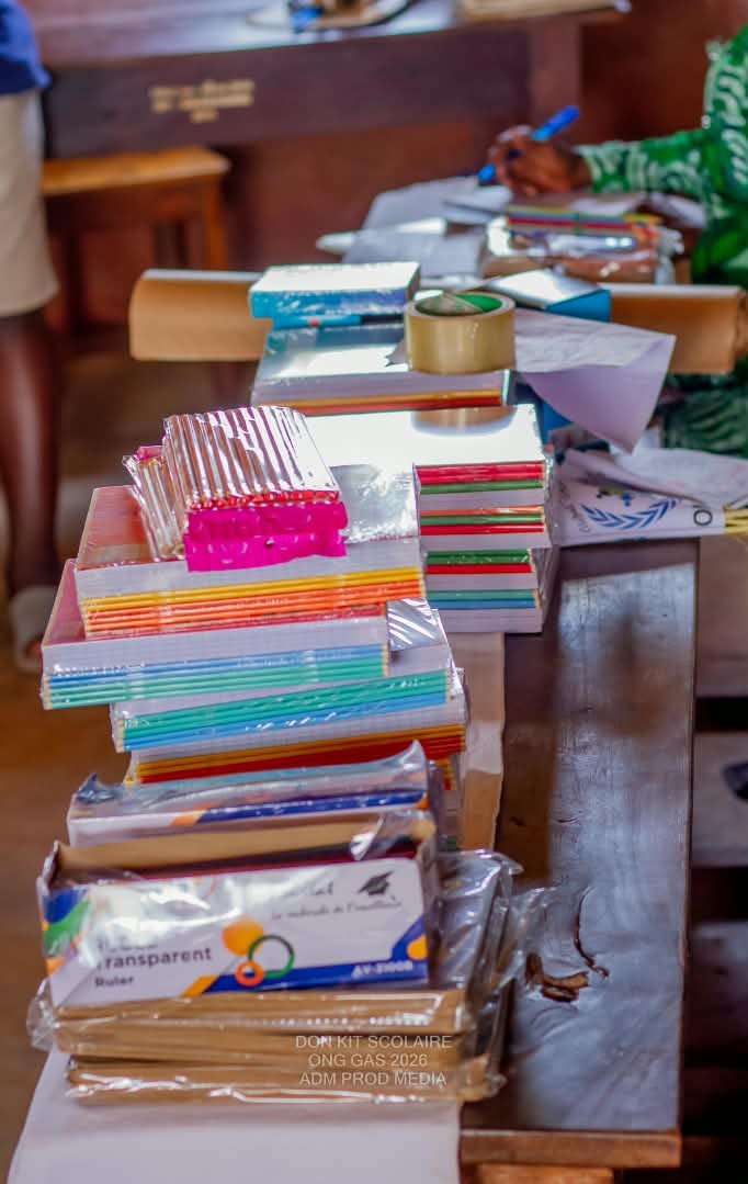 Distribution des kits scolaires — Glo Alladacomè